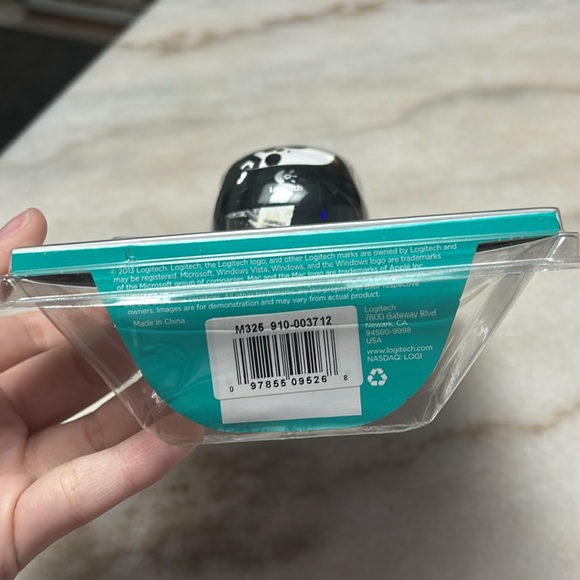 Logitech Wireless Computer Mouse - Picture 4 of 5